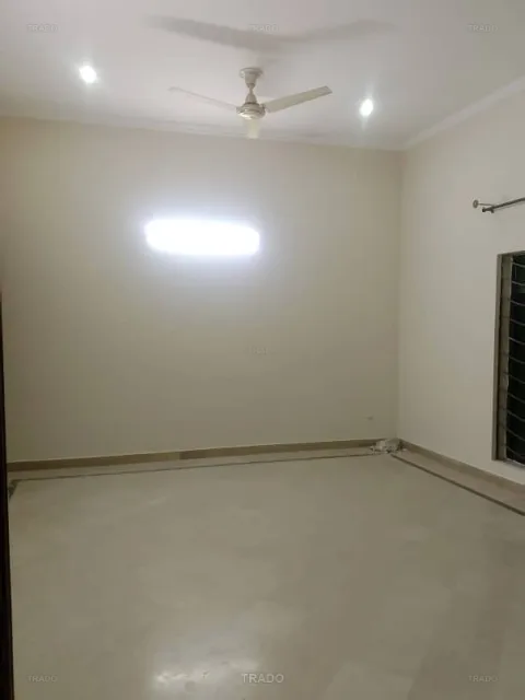 Kanal Portion Town 60 for Rent in Rehmat Market, Lahore